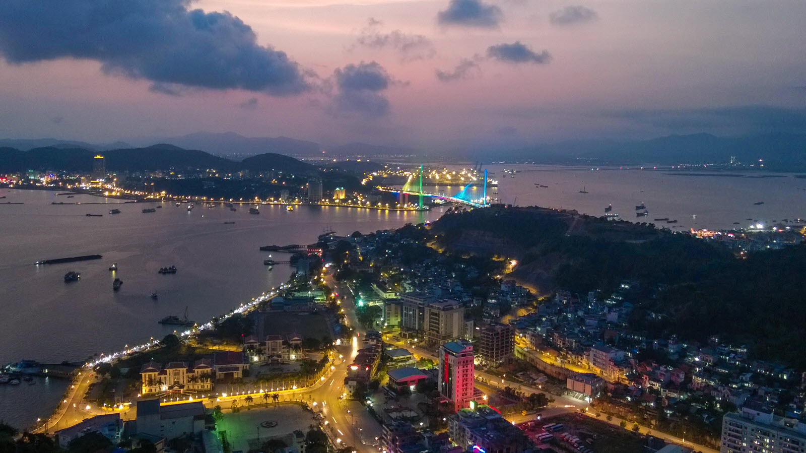 anh-dep-ha-long-ve-dem_051904130
